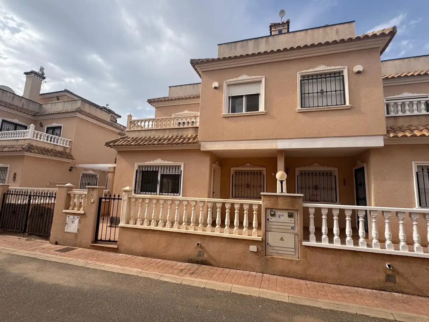 Vista exterior de Casa adosada en venta en San Javier con Terraza, Balcón y Piscina comunitaria