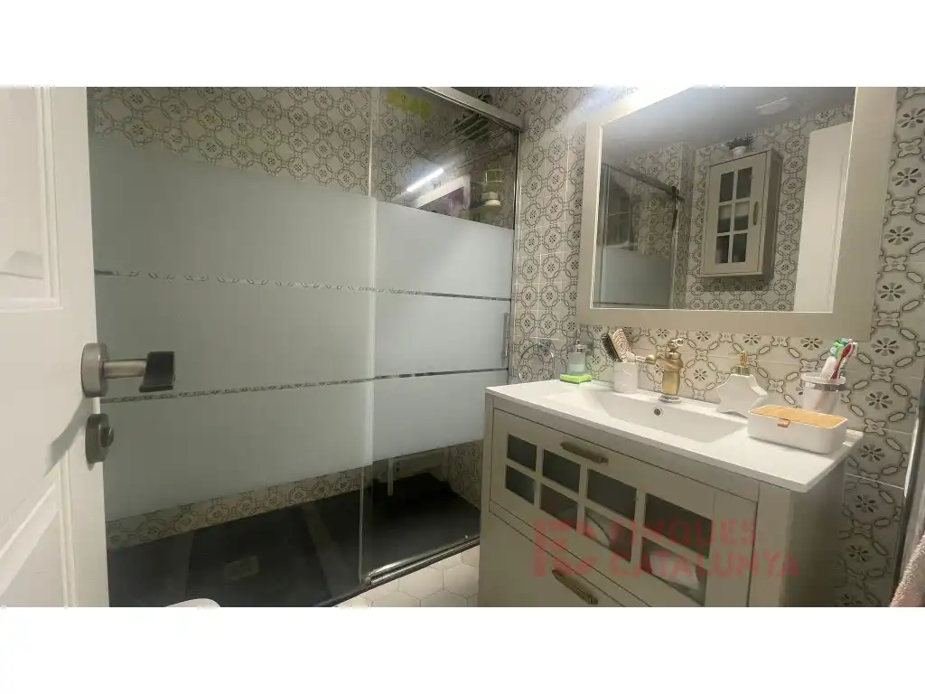 Baño de Piso en venta en Girona con Aire acondicionado, Calefacción y Balcón