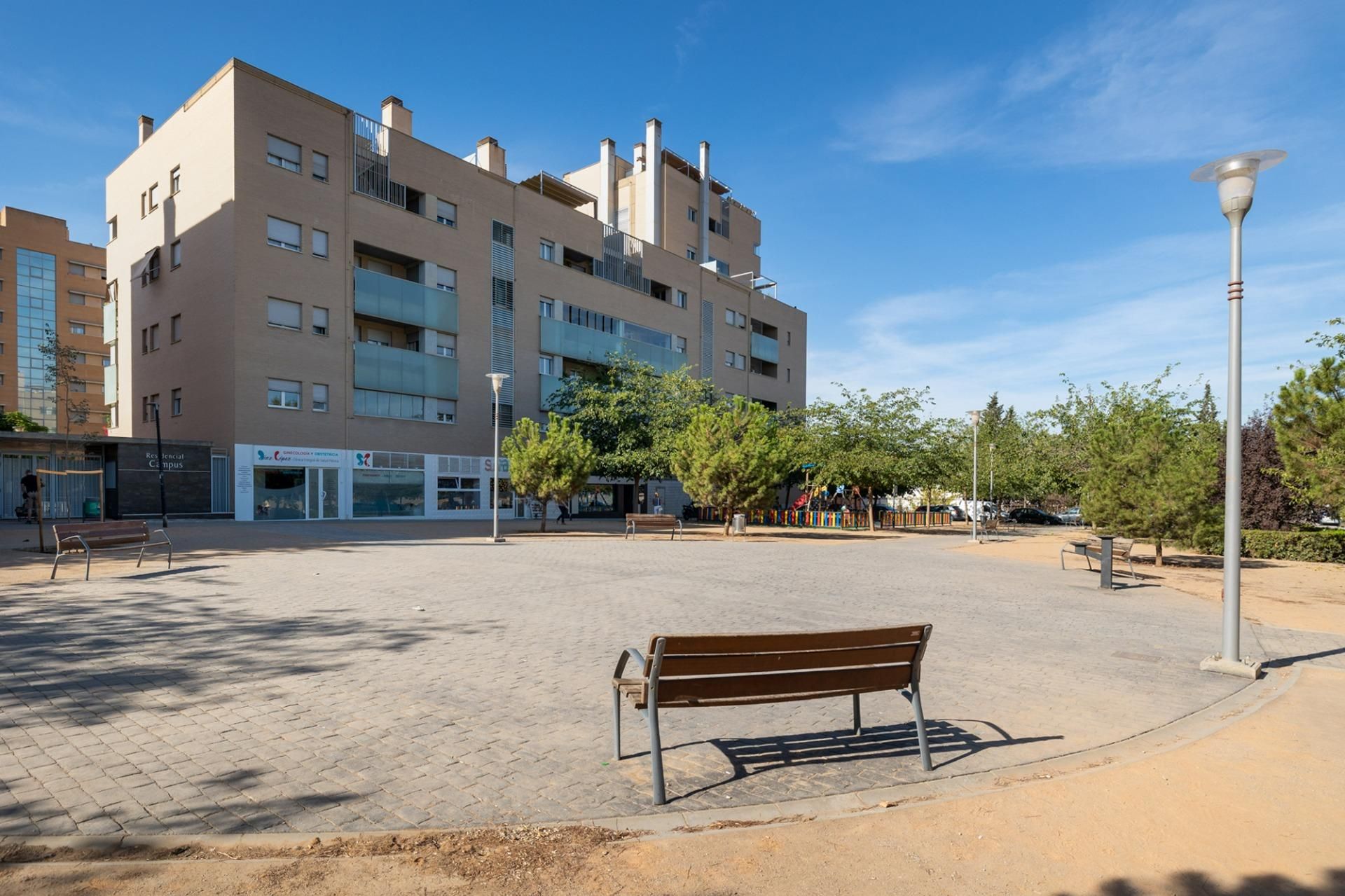 Exterior view of Premises for sale in  Granada Capital