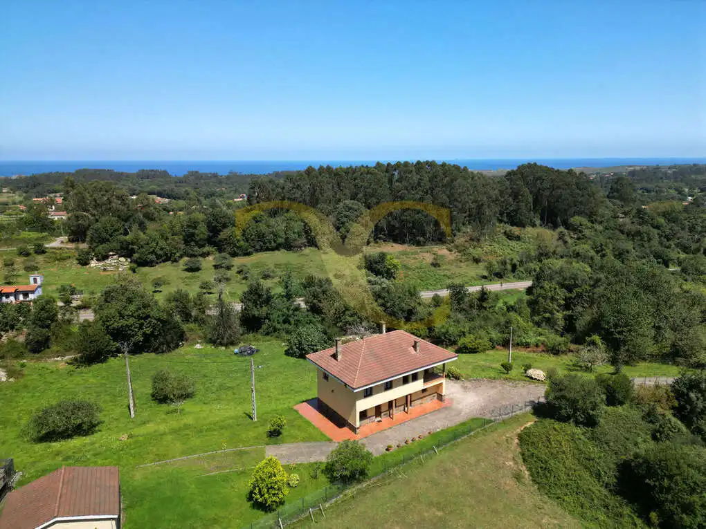 Jardí de Casa o xalet en venda en Ribadesella amb Calefacció, Jardí privat i Terrassa