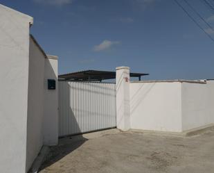 Vista exterior de Casa o xalet en venda en Chiclana de la Frontera amb Jardí privat i Traster