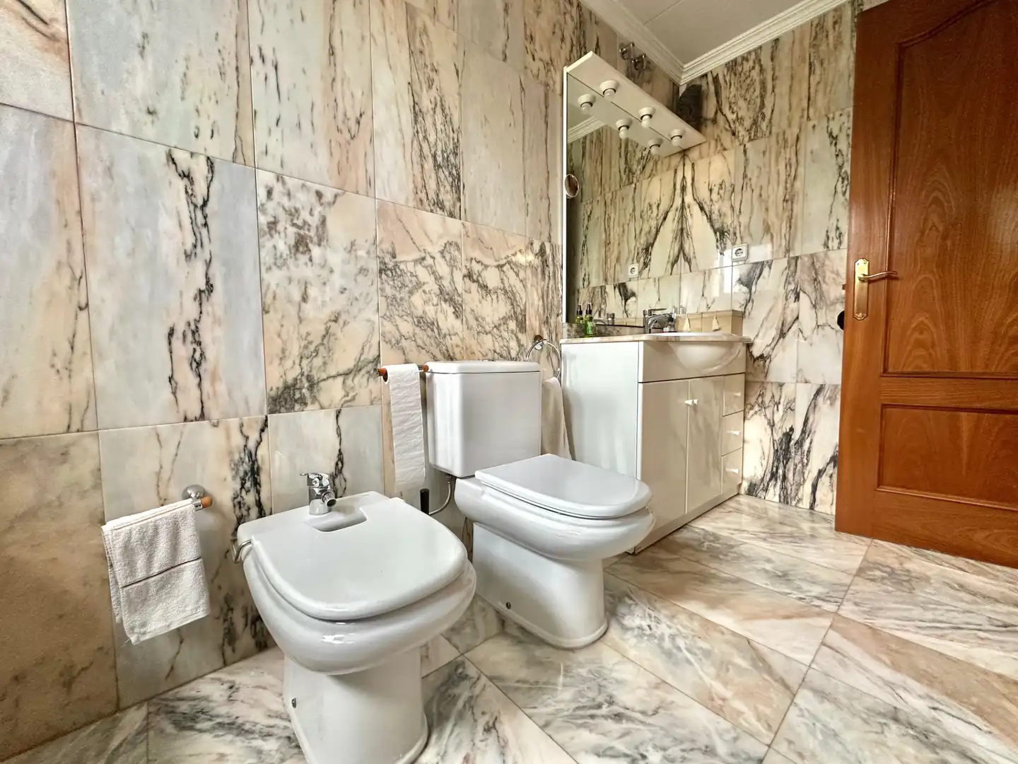 Bathroom of Detached homes for sale in Santa Coloma de Gramenet  with Air Conditioner, Heating and Terrace