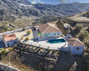 Vista exterior de Finca rústica en venda en Canillas de Albaida amb Aire condicionat, Terrassa i Piscina