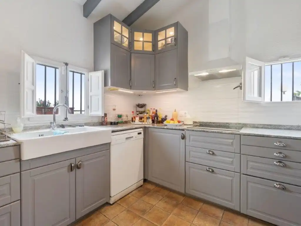 Cocina de Finca rústica en venta en Dolores con Aire acondicionado, Jardín privado y Piscina