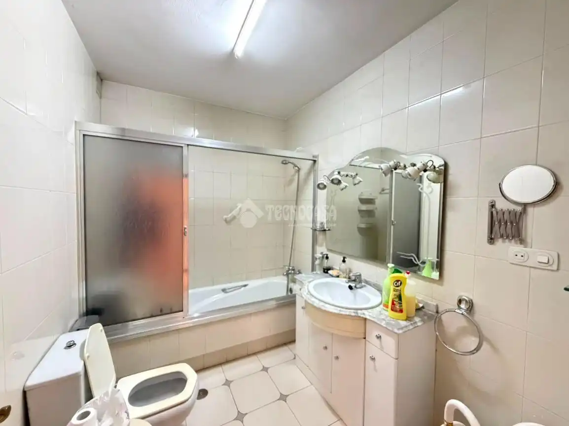 Baño de Piso en venta en Madrid con Aire acondicionado y Calefacción