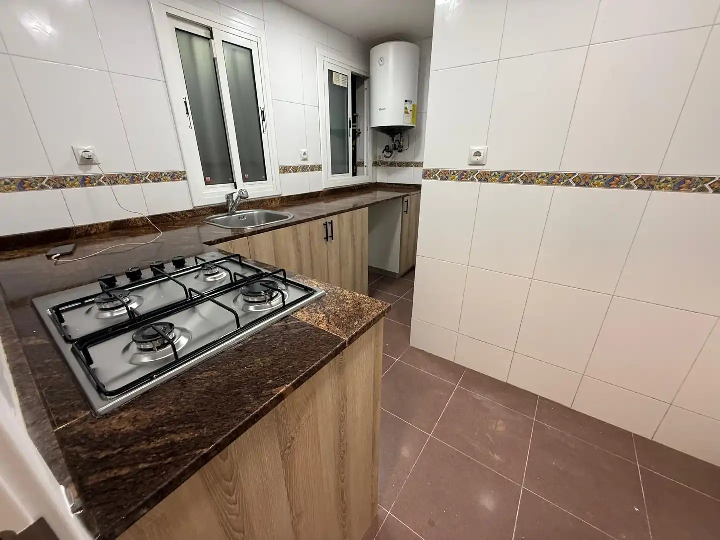 Kitchen of Flat for sale in L'Hospitalet de Llobregat  with Alarm