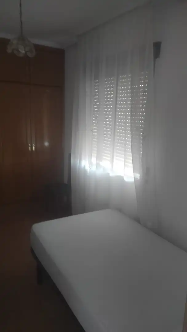 Habitación de Apartamento de alquiler en Cáceres con Aire acondicionado, Calefacción y Amueblado