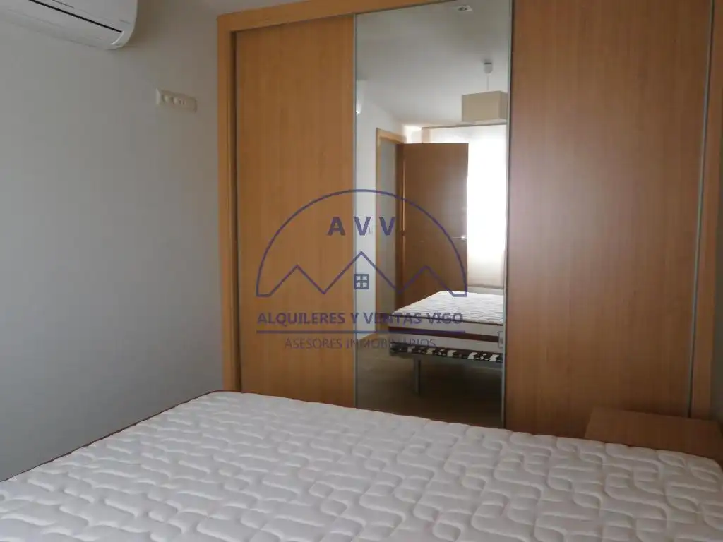 Dormitori de Apartament de lloguer en Vigo  amb Aire condicionat, Calefacció i Parquet