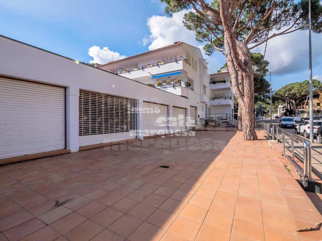 Vista exterior de Local en venda en Palafrugell