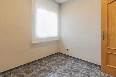 Dormitori de Pis en venda en Cornellà de Llobregat amb Aire condicionat, Forn i Balcó