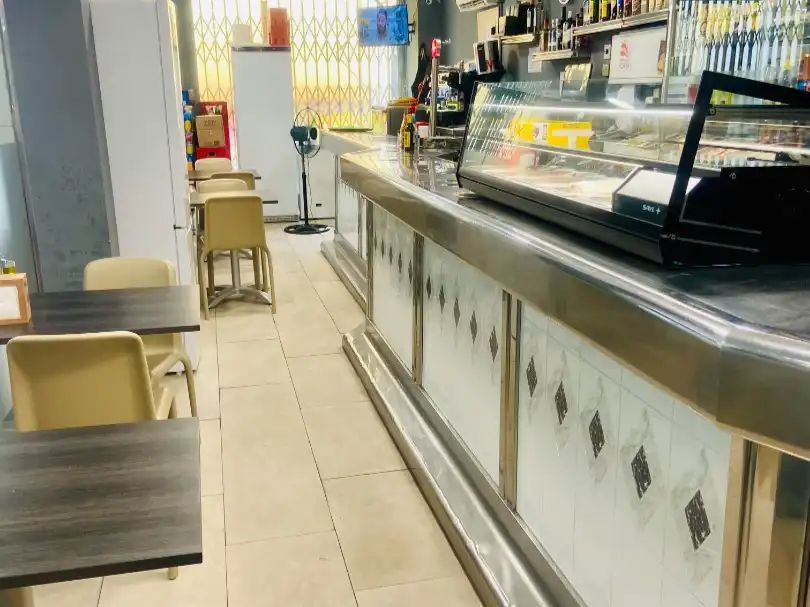 Local comercial en traspaso en Av. de Matadepera 38, Galeria Center Local 9 y 10 ( Bar cafeteria) 38, imagen 2