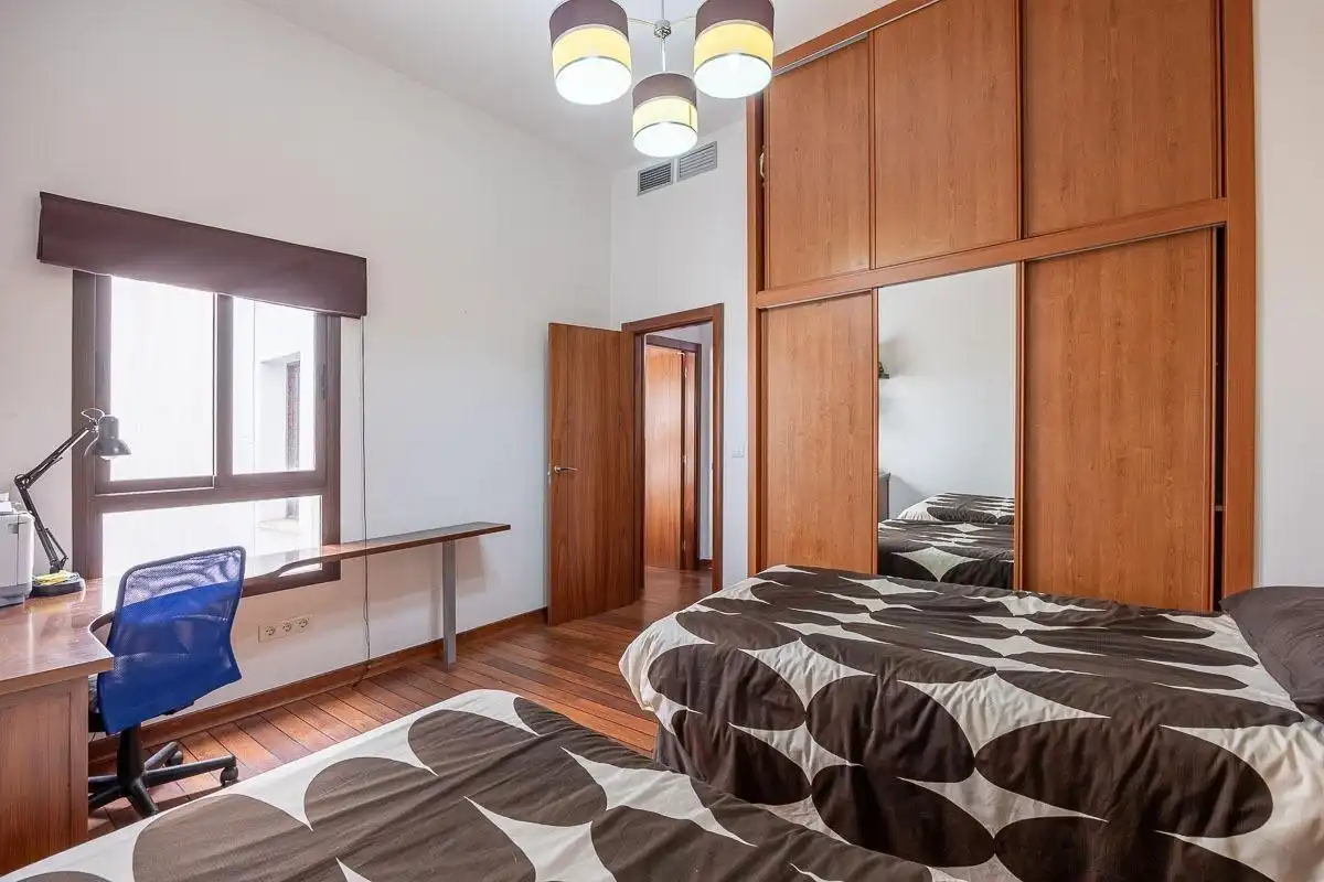 Bedroom of Flat for sale in Granada  with Air Conditioner, Terrace and Balcony