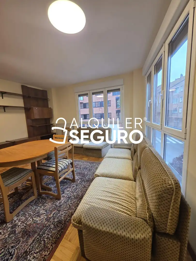 Sala d'estar de Pis de lloguer en Burgos amb Calefacció, Terrassa i Moblat