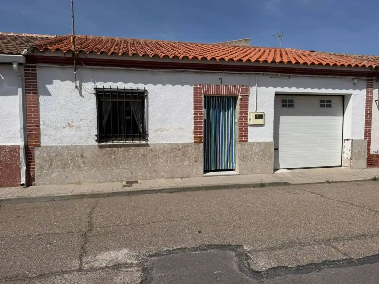 Casa adosada en venta en Calle Tierra