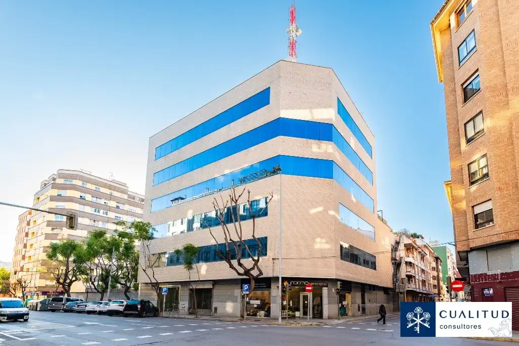 Oficina amb ascensor de lloguer a Este
