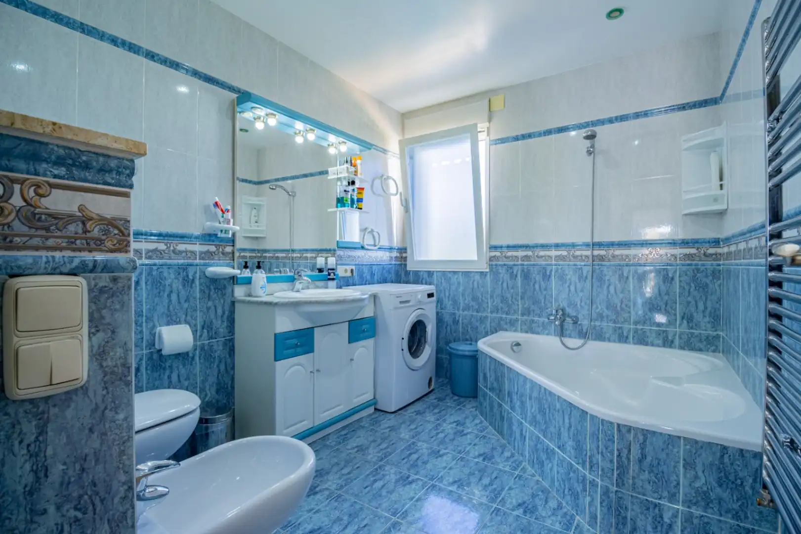 Baño de Casa o chalet en venta en L'Alfàs del Pi con Aire acondicionado, Calefacción y Jardín privado