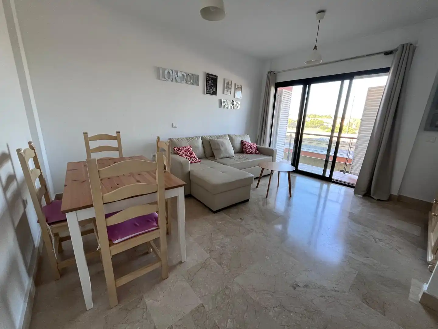 Sala de estar de Dúplex en venta en Islantilla con Terraza, Amueblado y Lavadora