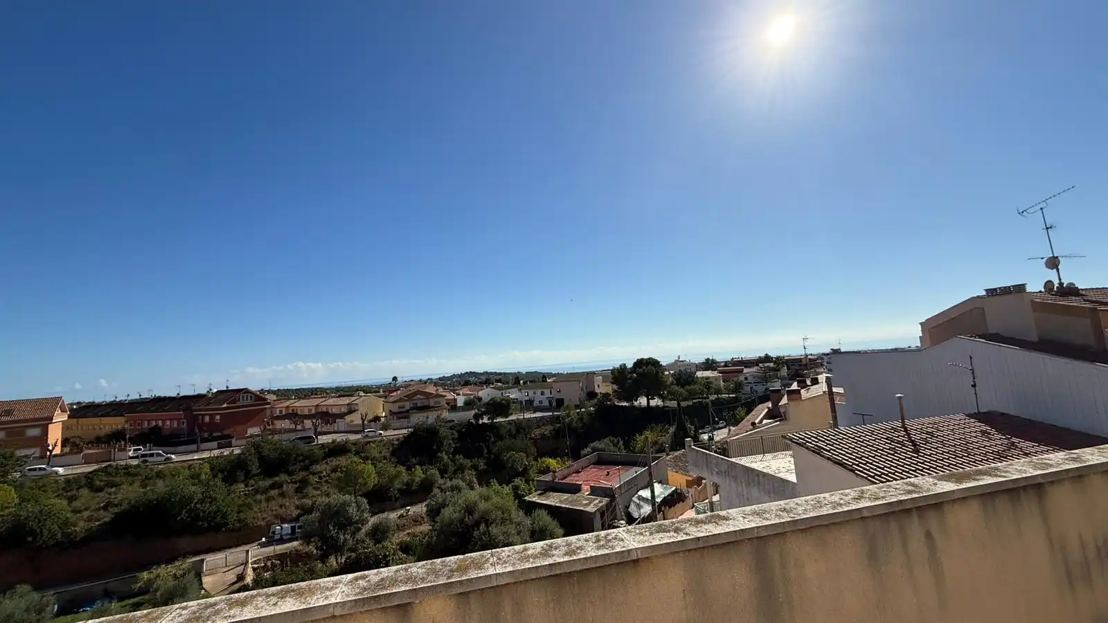 Außenansicht von Wohnung zum Verkauf in Roda de Berà mit Klimaanlage, Heizung und Ofen