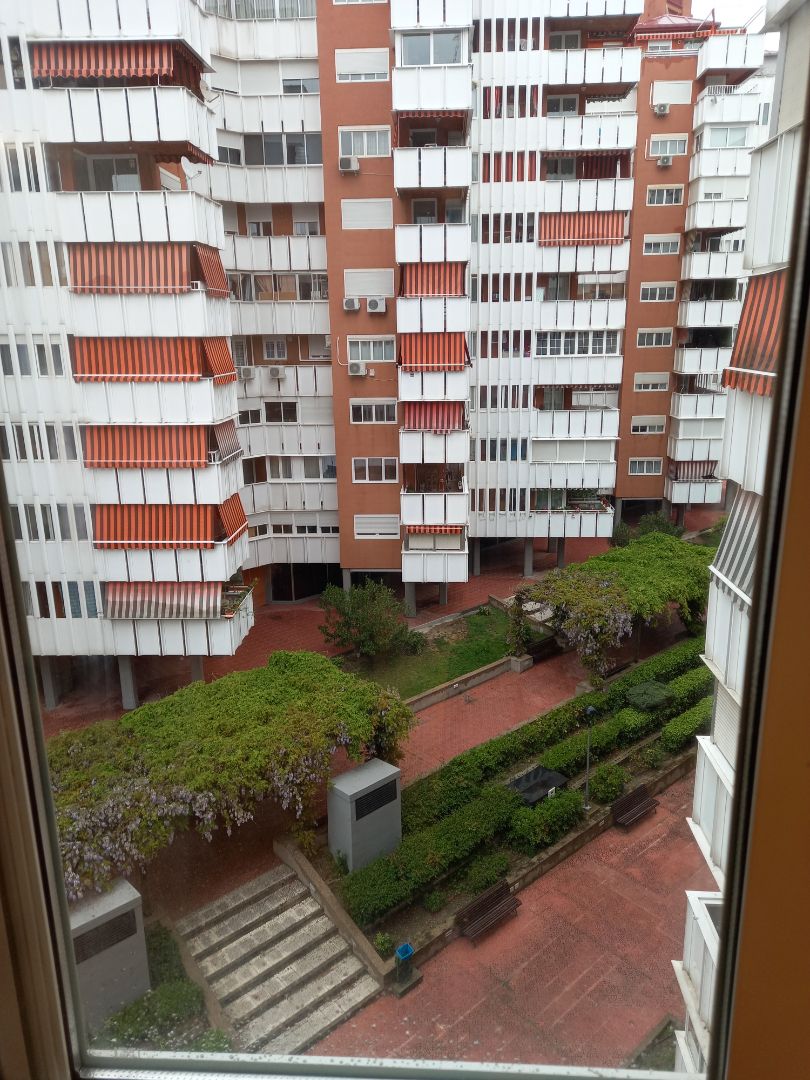 Vista exterior de Pis en venda en Móstoles amb Calefacció, Jardí privat i Terrassa