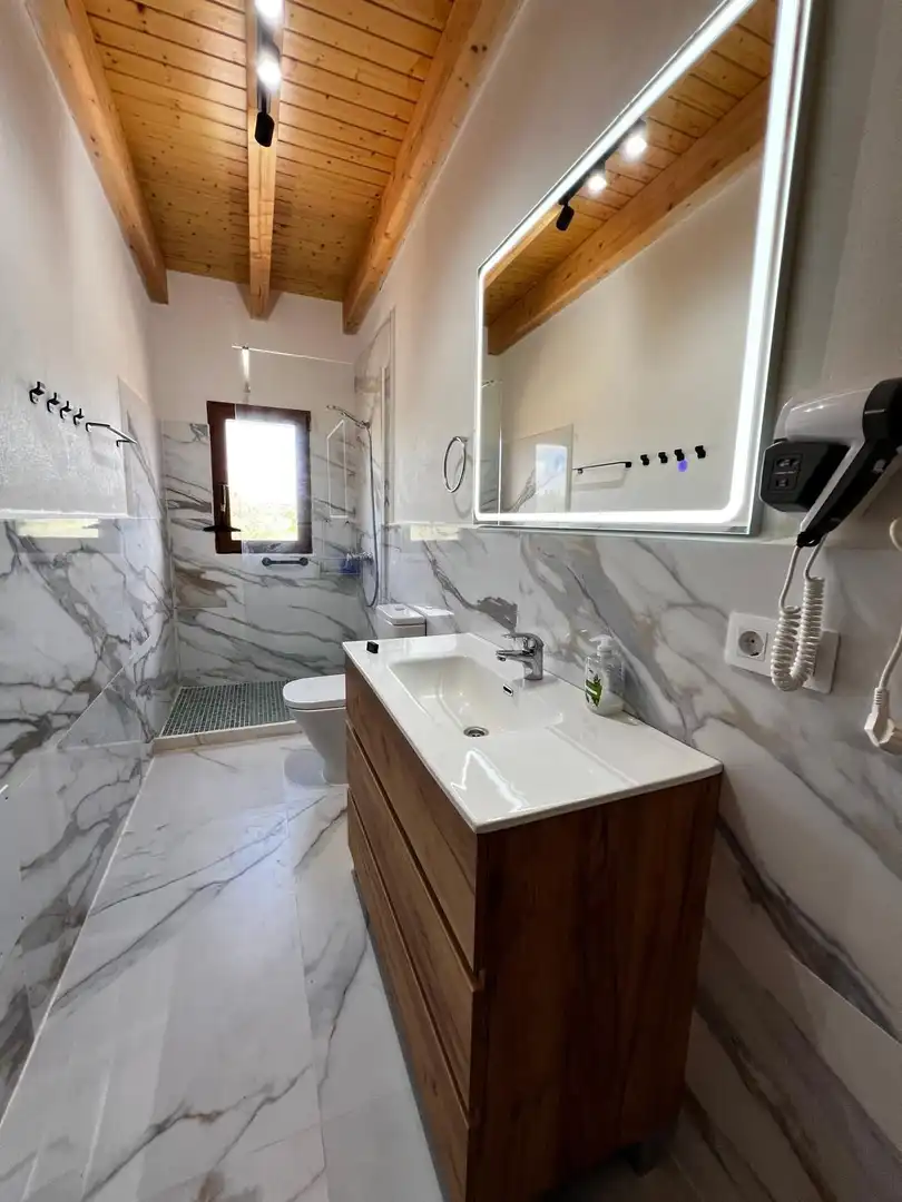 Baño de Finca rústica de alquiler en Santanyí con Aire acondicionado, Calefacción y Terraza