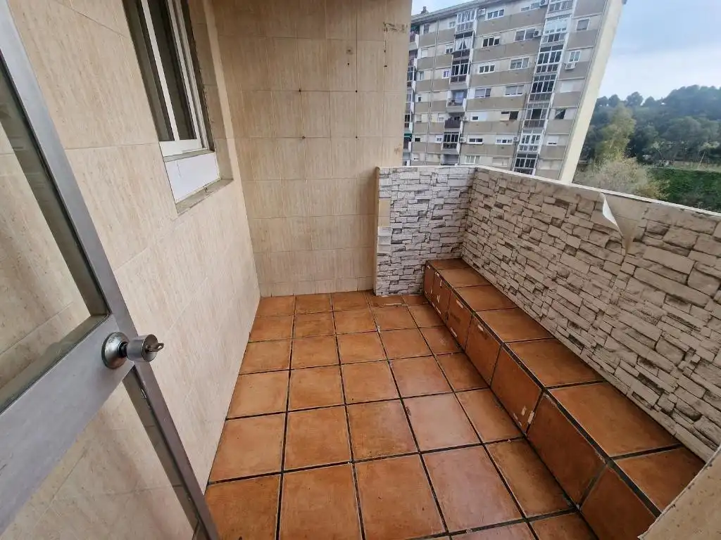 Piso con terraza en venta en Badia del Vallès, imagen 2