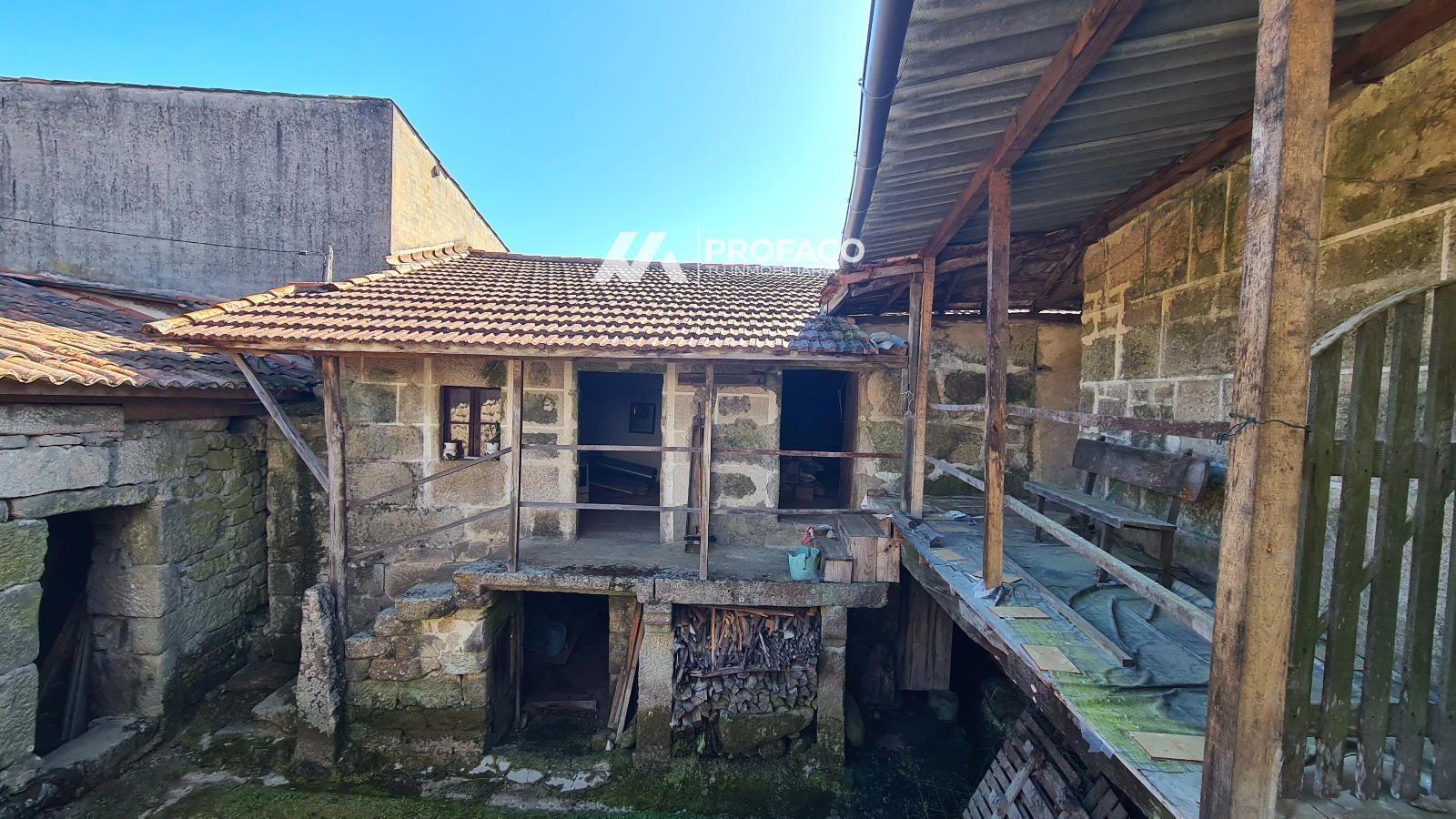 Vista exterior de Casa o xalet en venda en San Cristovo de Cea amb Jardí privat, Terrassa i Traster