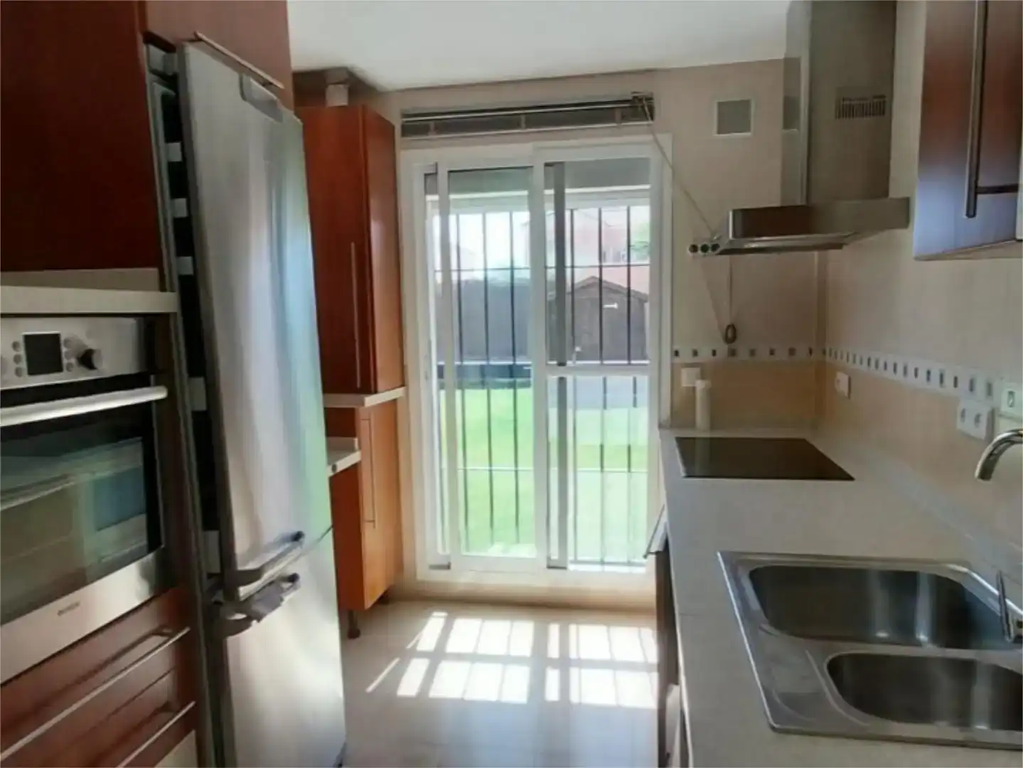 Cuina de Casa o xalet en venda en Espartinas amb Aire condicionat, Jardí privat i Traster