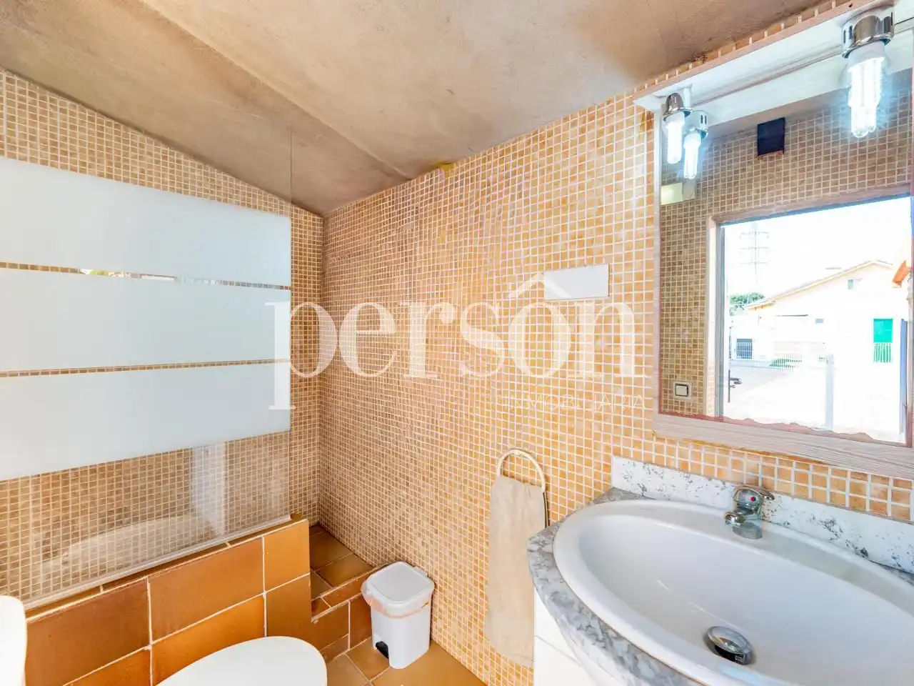 Bany de Casa o xalet en venda en Manises amb Aire condicionat, Jardí privat i Terrassa