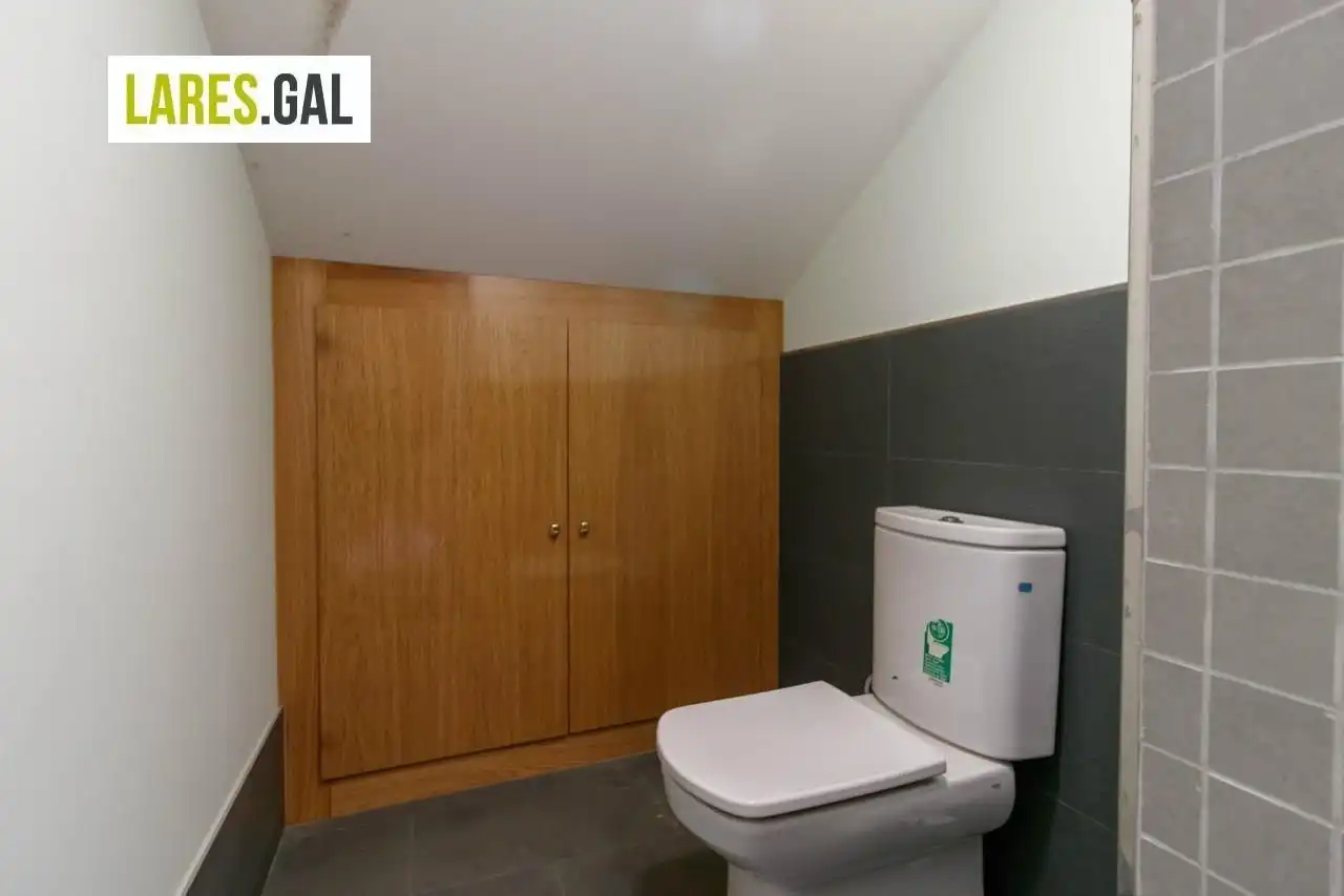 Baño de Oficina en venta en Cangas  con Terraza