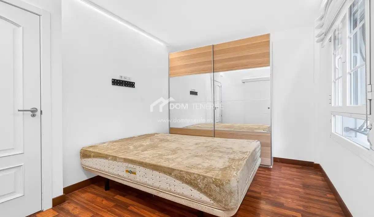 Habitación de Casa o chalet en venta en Arona con Terraza, Piscina y Amueblado