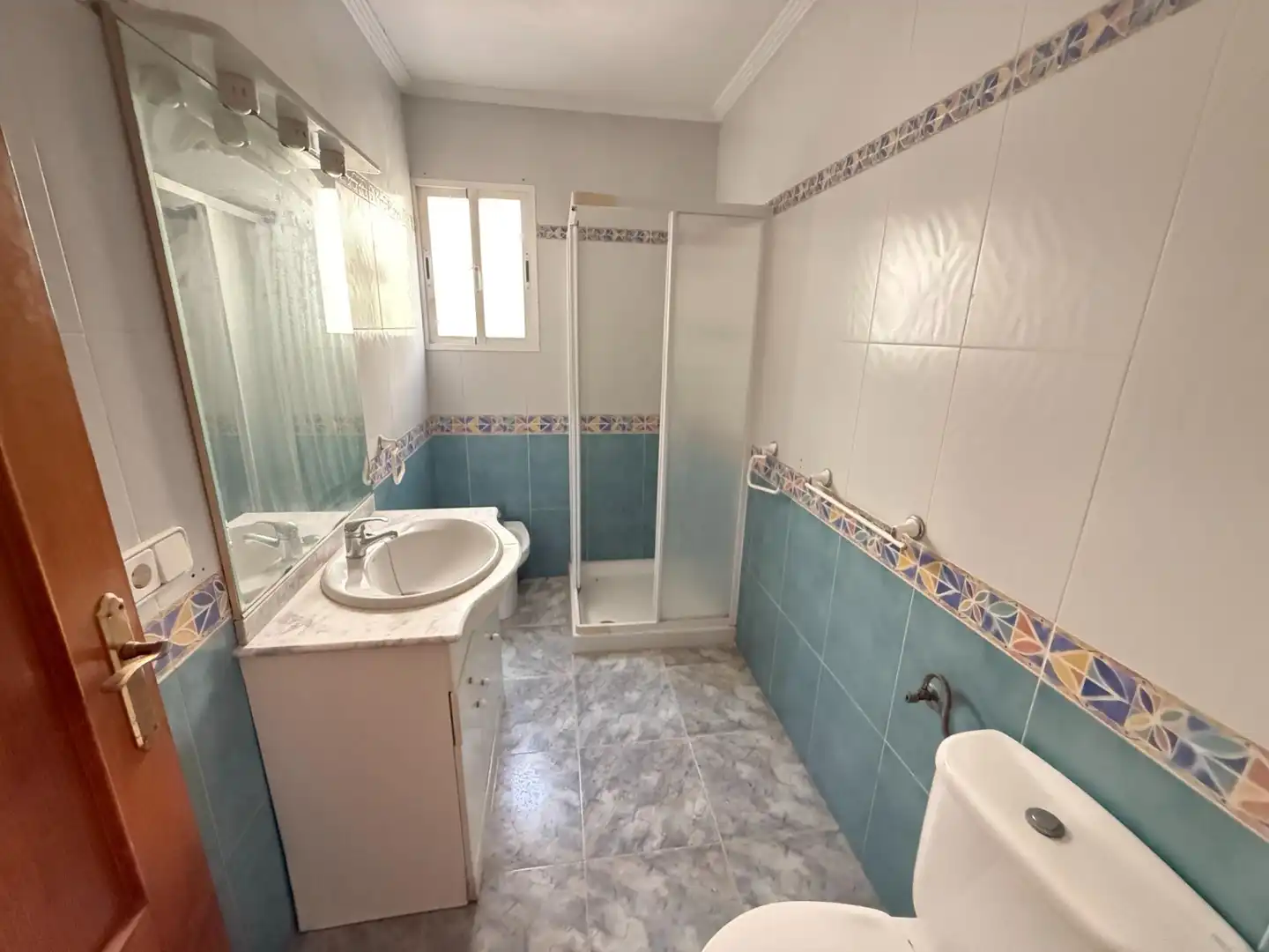 Bany de Casa o xalet en venda en San Miguel de Salinas amb Jardí privat i Piscina comunitària