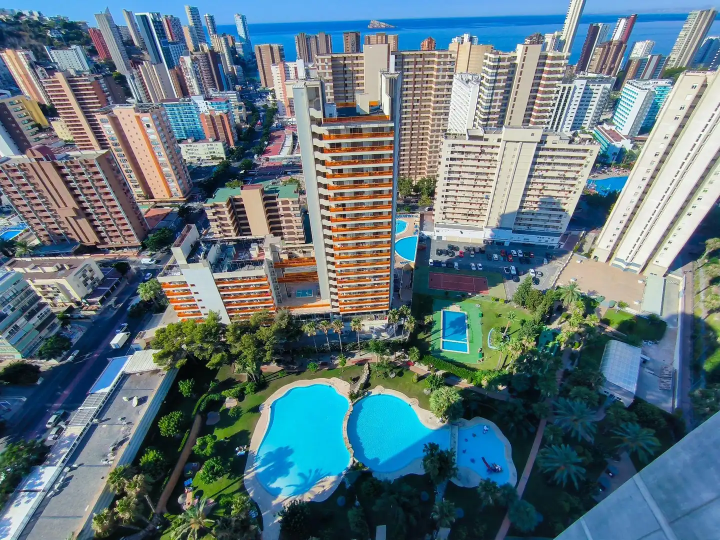 Vista exterior de Dúplex en venda en Benidorm amb Aire condicionat, Calefacció i Jardí privat