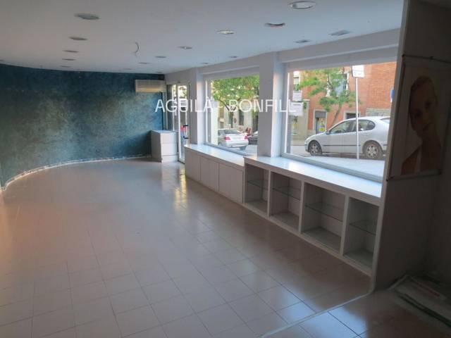 Local comercial en Alquiler en Mare de Déu de Montserrat, 20 en El Baix Guinardó