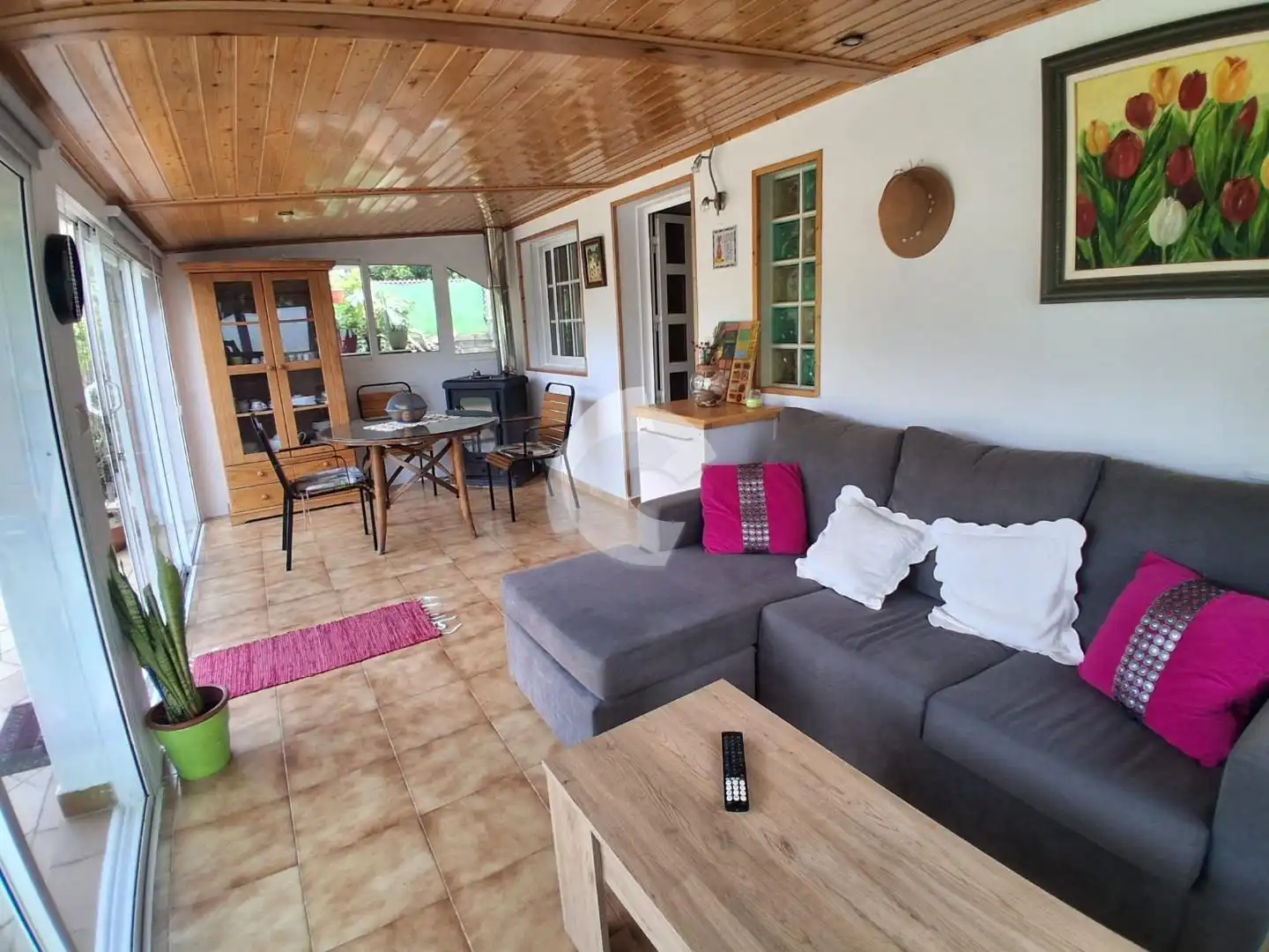 Sala d'estar de Casa o xalet en venda en Cangas  amb Jardí privat
