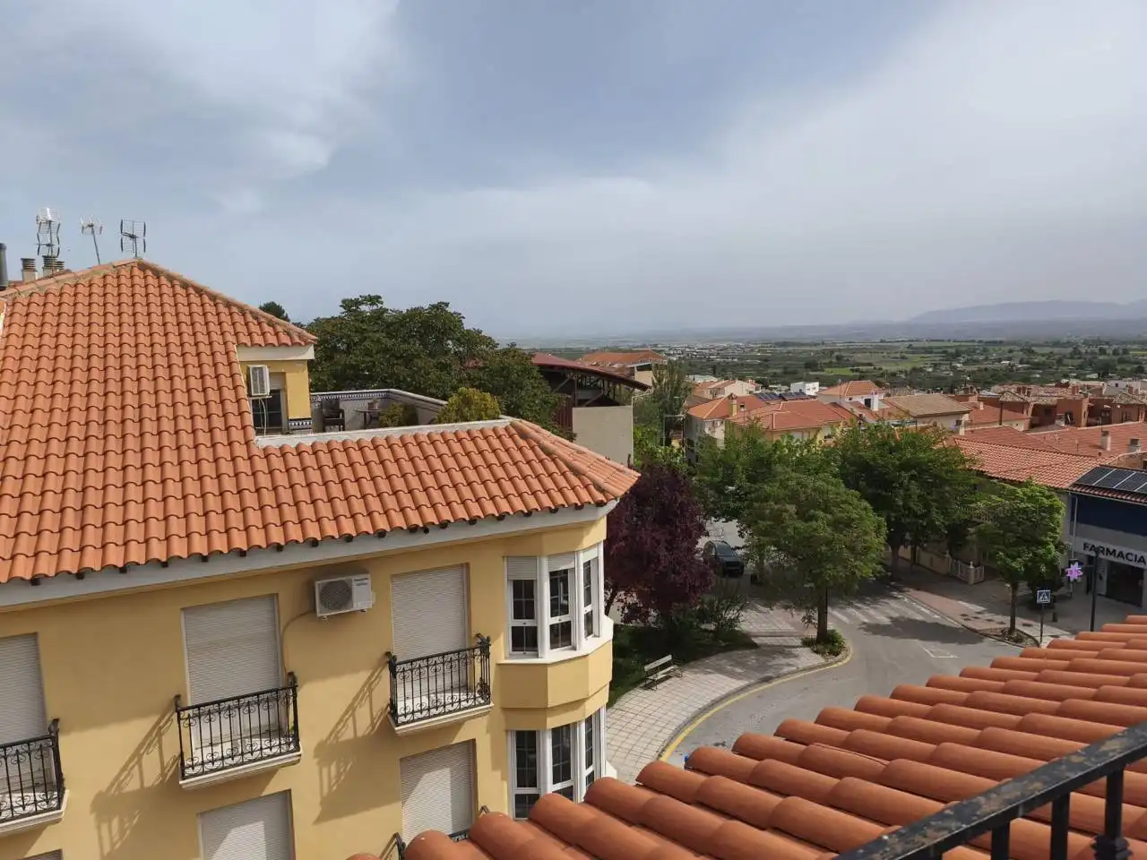 Vista exterior de Ático en venta en Baza con Calefacción y Terraza