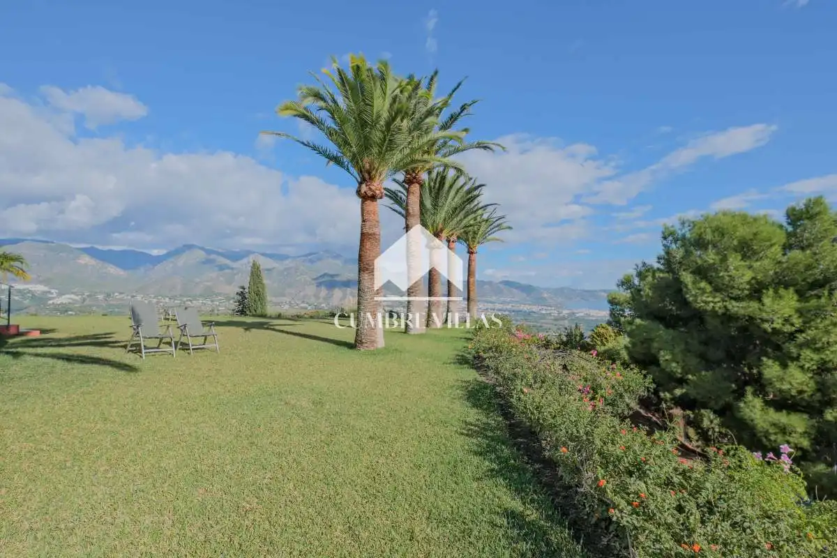 Jardí de Casa o xalet en venda en Nerja amb Jardí privat i Terrassa