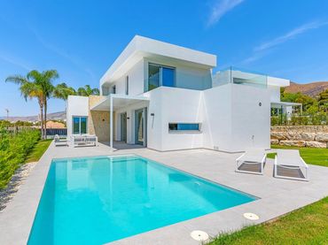 Villa mit Pool zum Verkauf in Golf Bahía