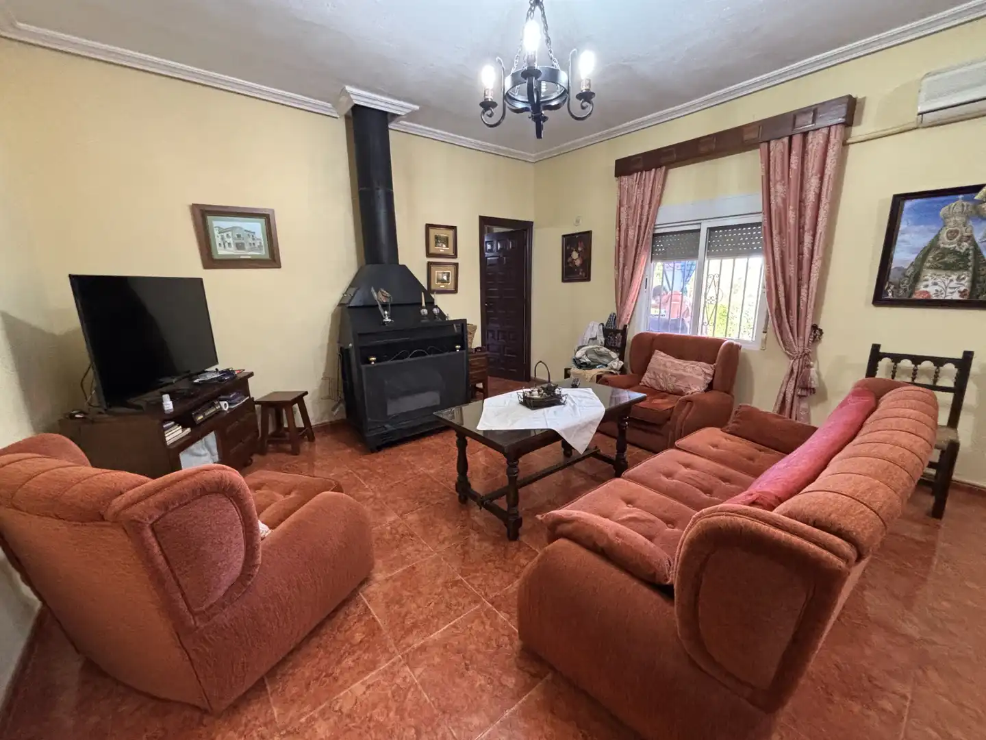 Sala de estar de Finca rústica en venta en Andújar con Aire acondicionado, Jardín privado y Piscina