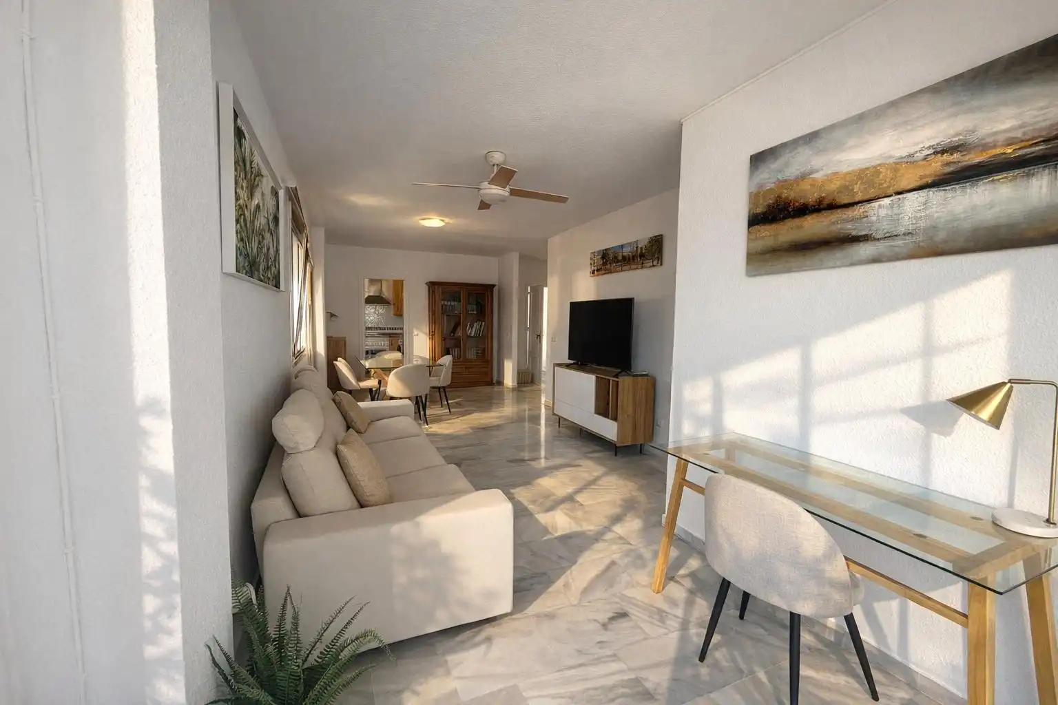Sala de estar de Piso en venta en Fuengirola con Aire acondicionado, Terraza y Piscina comunitaria