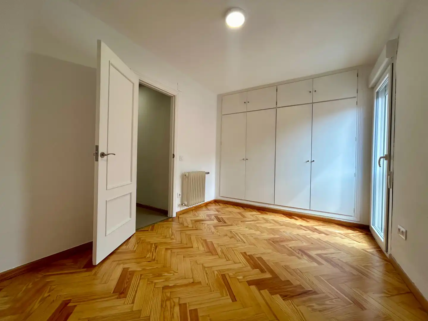 Dormitori de Casa adosada en venda en La Lastrilla  amb Calefacció, Jardí privat i Parquet