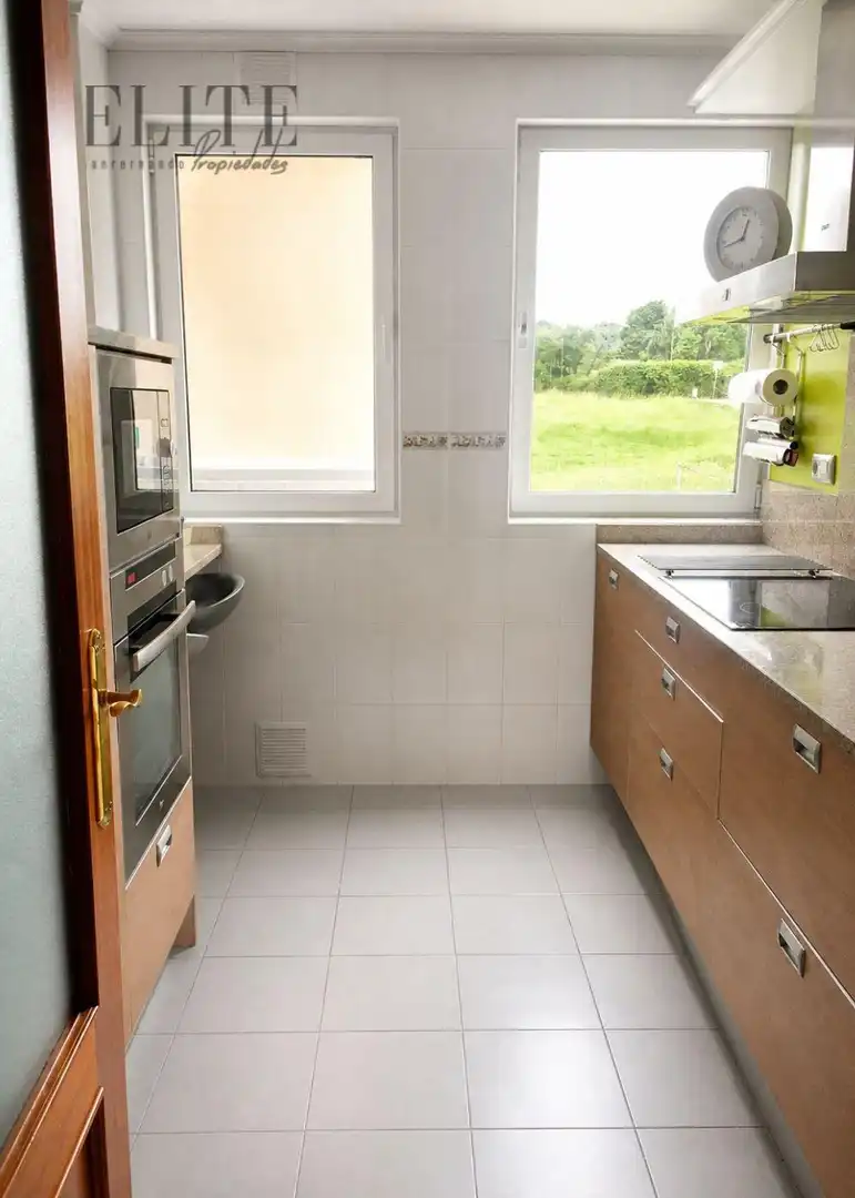 Cuina de Apartament de lloguer en Santander amb Calefacció, Moblat i Balcó