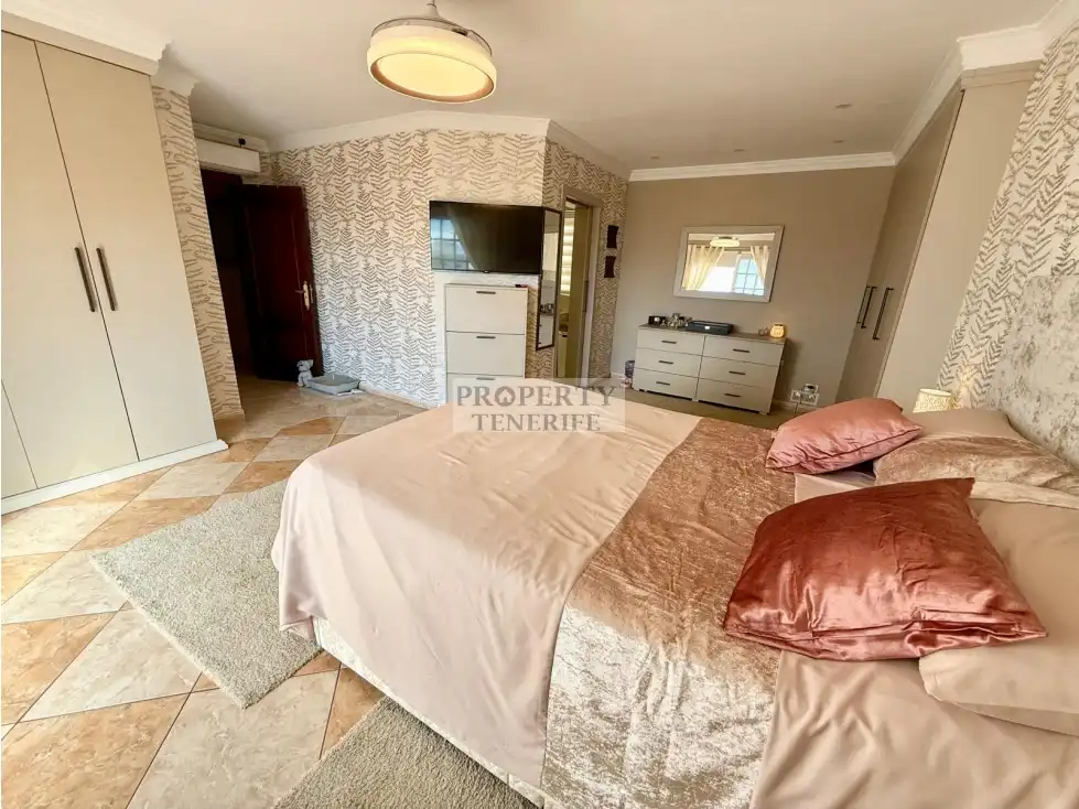 Vista exterior de Casa o chalet en venta en Arona con Terraza, Piscina y Amueblado
