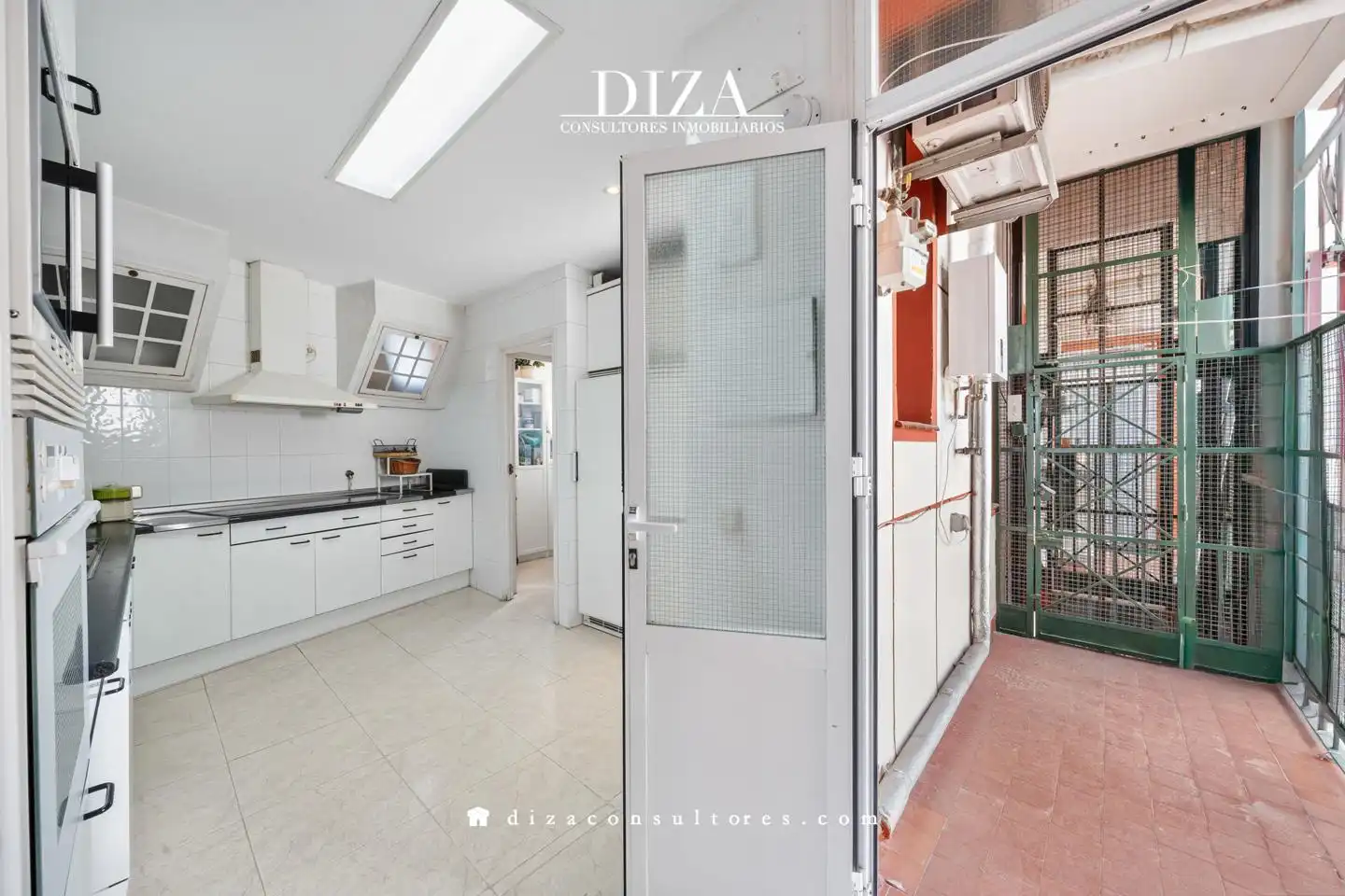 Kitchen of Attic for sale in Madrid  with Air Conditioner, Heating and Parquet flooring