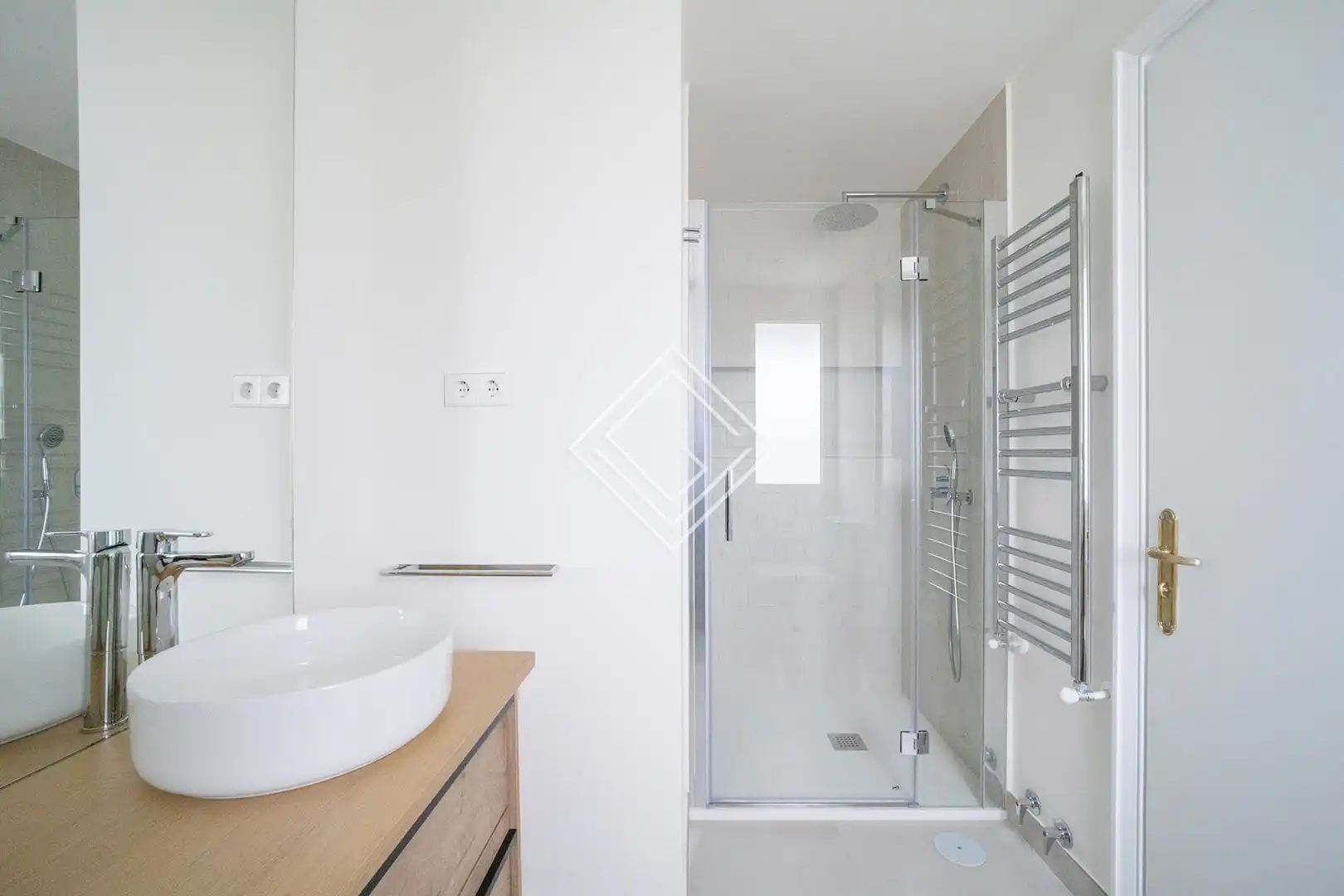 Bathroom of Attic for rent in Madrid  with Air Conditioner, Heating and Terrace