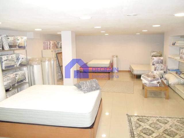 Local comercial en Venta en Milán - Pumarín