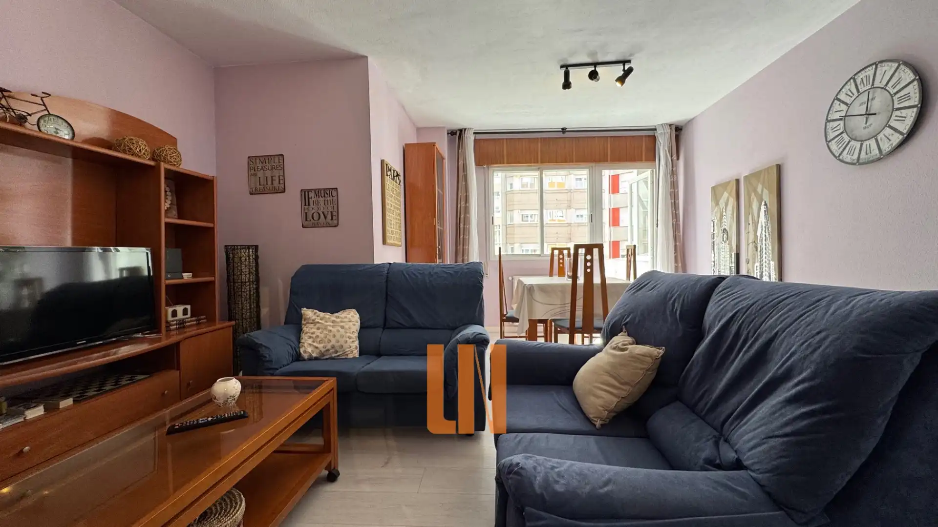 Sala de estar de Piso en venta en Lugo con Calefacción, Trastero y Horno