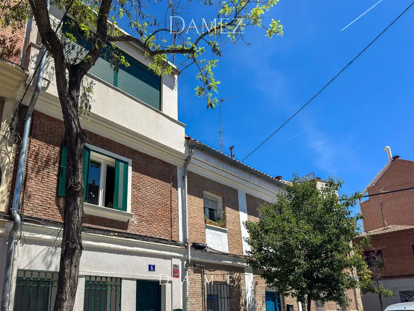 Vista exterior de Piso en venta en Madrid con Terraza y Alarma