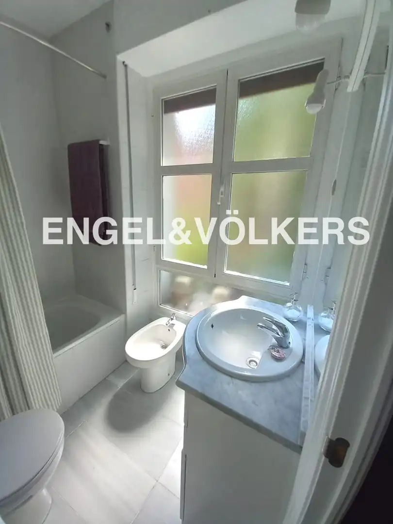 Badezimmer von Wohnung zur Miete in Madrid mit Klimaanlage, Heizung und Parkett