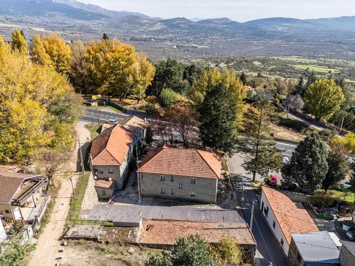 Außenansicht von Gebäude zum Verkauf in Guadarrama