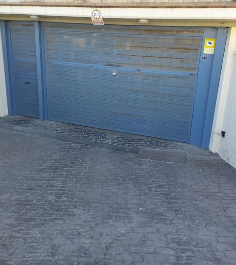 Photo 2 of Garage for rent in Carrer de Rafael Casanova, 26, Les Salines - Pla de Sant Pere, Cubelles